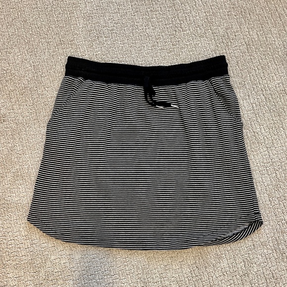 Maurices Stretch Knit Mini Skirt, L, EUC, Black/White Stripe - Picture 5 of 5